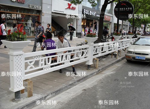 PVC花箱隔離護(hù)欄